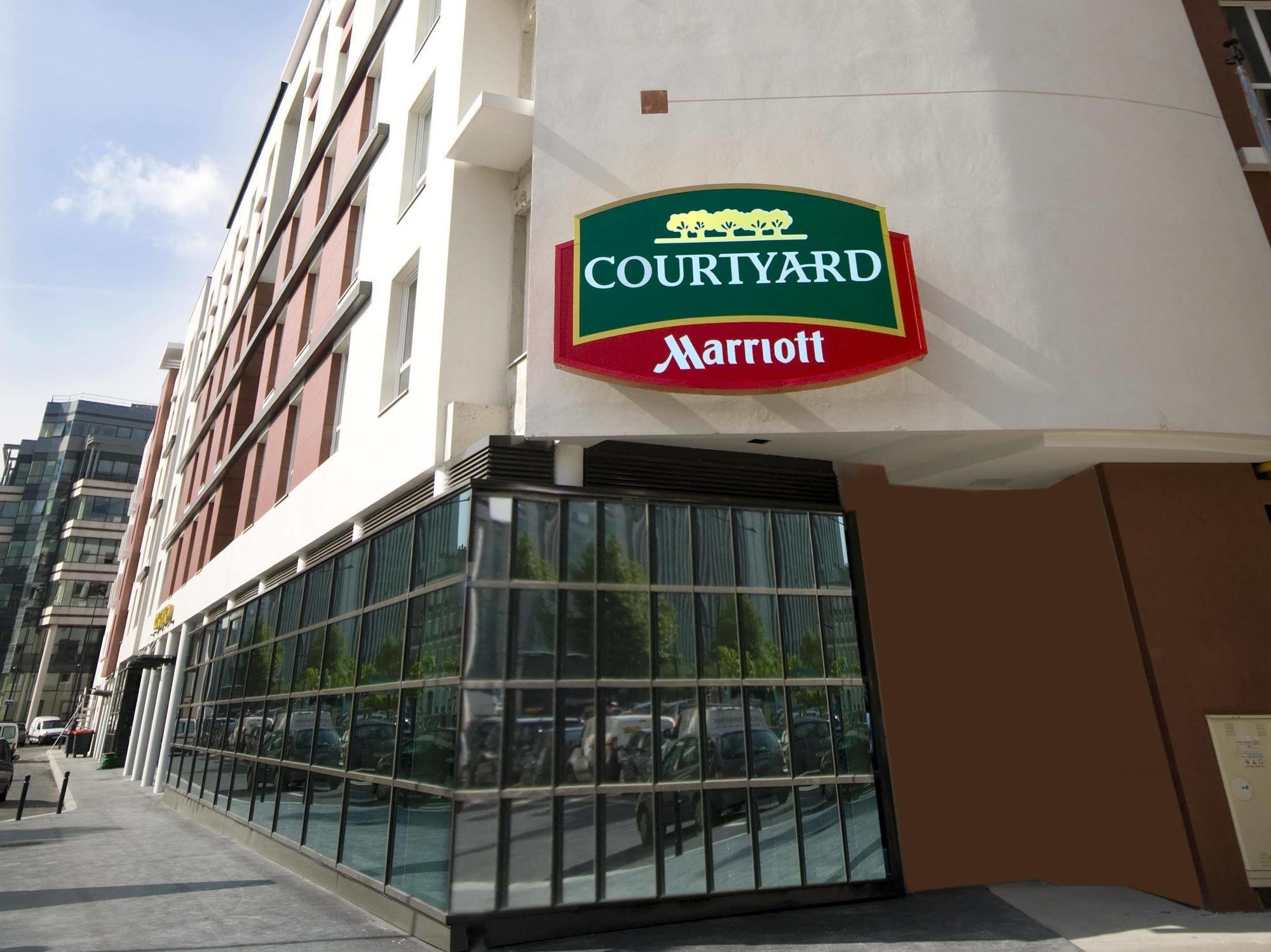 Courtyard By Marriott Paris Saint Denis Hotel Eksteriør billede